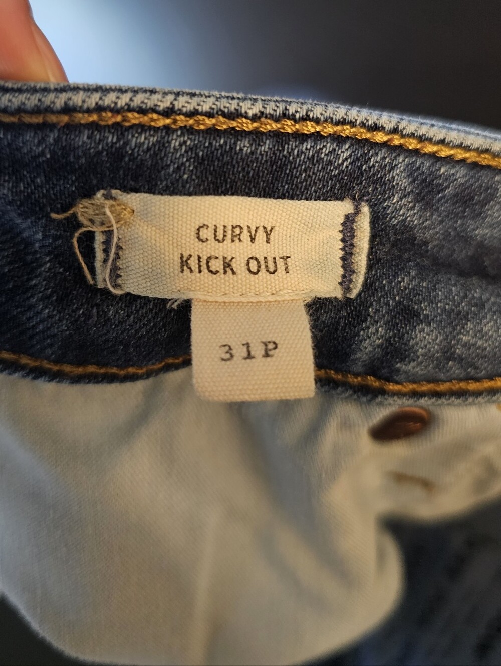 Madewell Petite Curvy Kick Out Crop Jeans - Picture 9 of 9